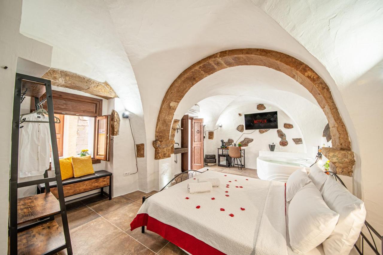 Romantic Loft With Jacuzzi In The Castle Castelsardo Buitenkant foto