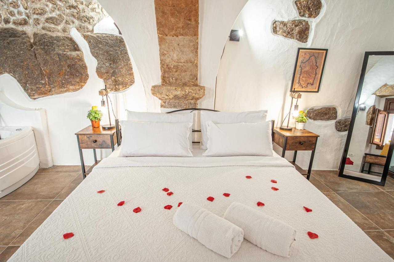 Romantic Loft With Jacuzzi In The Castle Castelsardo Buitenkant foto