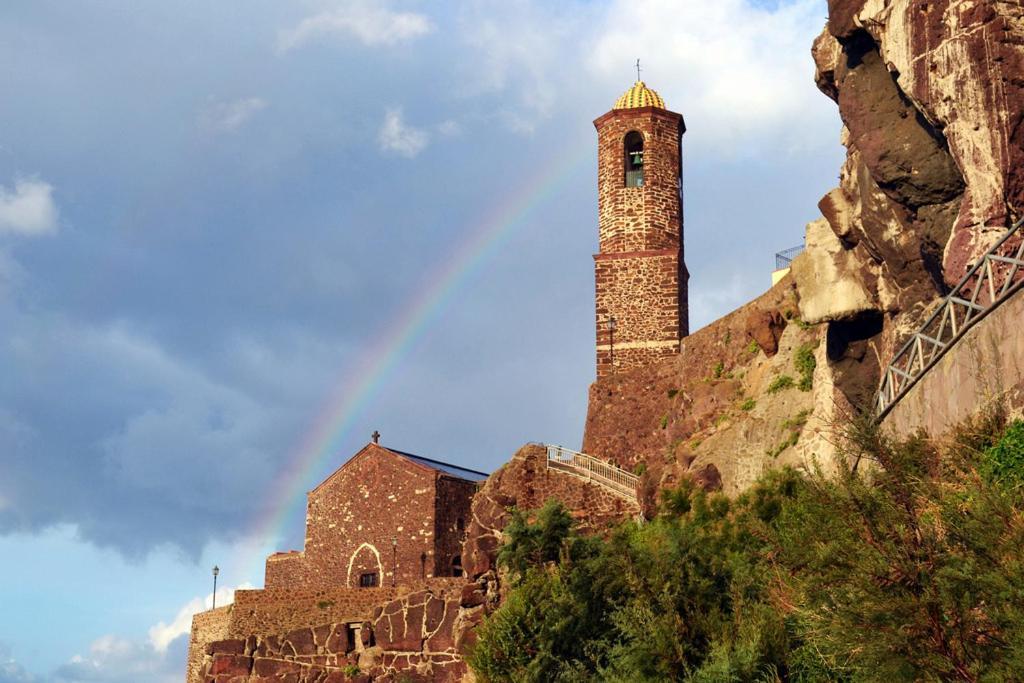 Romantic Loft With Jacuzzi In The Castle Castelsardo Buitenkant foto